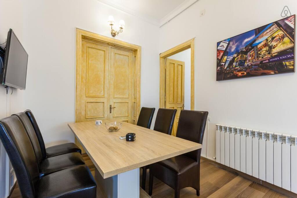 The Castle Of Piata Romana Hostel Bucharest Luaran gambar